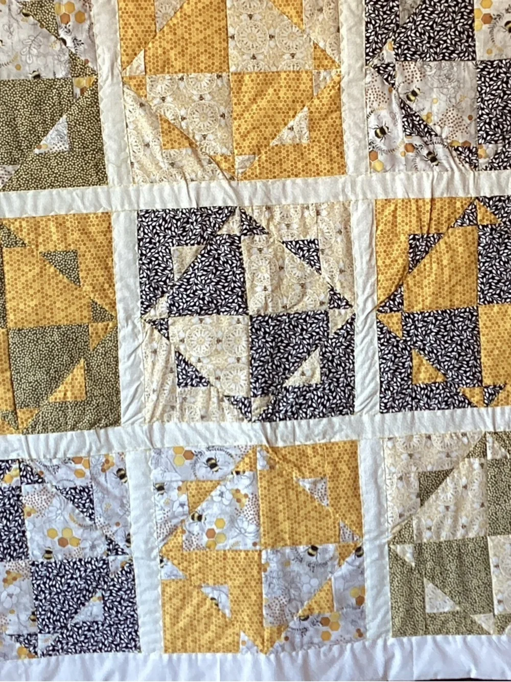 NWT. Hand Crafted Star Bees Quilt